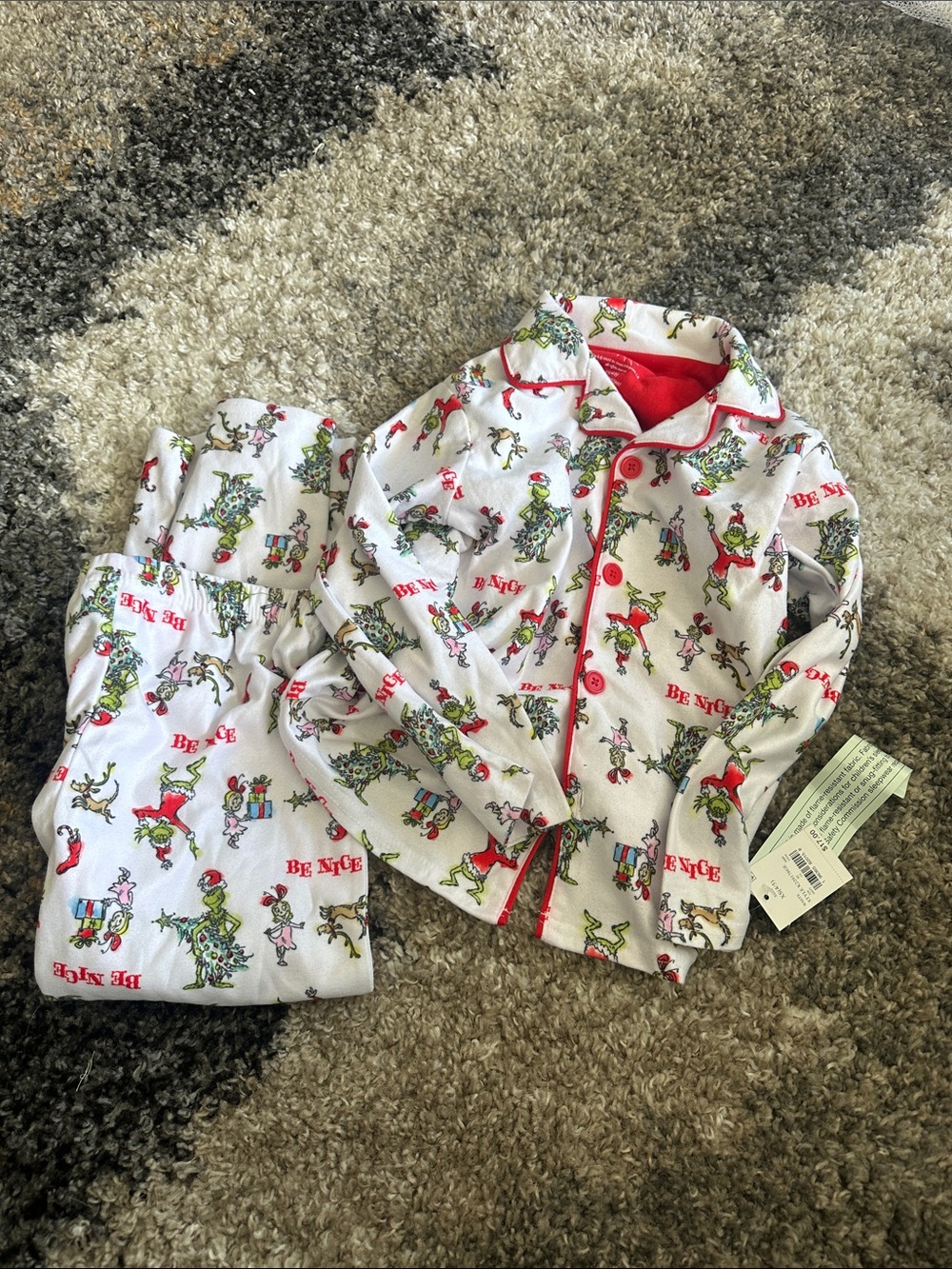 Target White and Red Dr. Seuss Grinch 'Be Nice' Kids Pajama Set